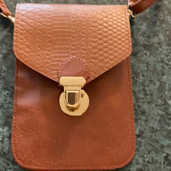 Cross Body Cell phone purse - Picture 4 of 4